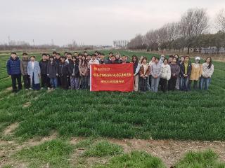 万名学子联万村 我为家乡做贡献——山东农业大学科技服务队走进宅子村开展春季农业生产参观实践活动