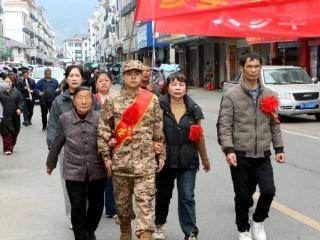 玉山县怀玉乡举行2026年上半年新兵入伍欢送会