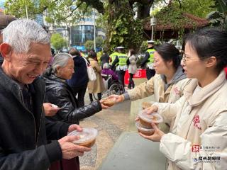 鼓楼河东社区举办“福满拗九 粥暖孝行”活动