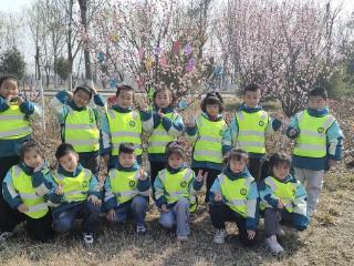 手绘书签缀书香 童心护航助成长——徐家楼街道宅子村开展“护苗绿书签”主题活动