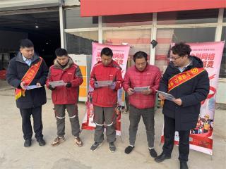 中国银行滨州分行营业部走进京东快递站，为“快递小哥”送上反诈“平安包”