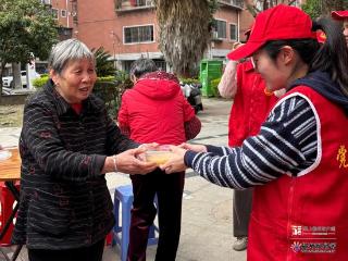 福州市市场监管局党员志愿者进社区送温情