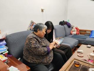 济南市莱芜区凤城街道董花园社区：指尖传防骗 暖守护银钱