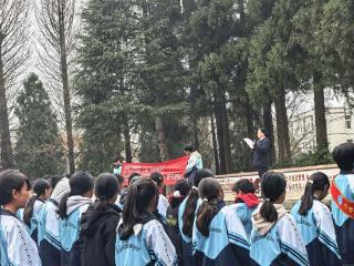 反诈宣传进校园 守护青春无骗局｜威宁农信联社小海信用社为师生送上“防骗锦囊”