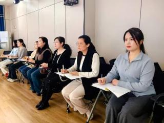 示范引航促成长 研思共进筑初心 济南历下一幼开展展示课暨实习教师听评课研讨活动