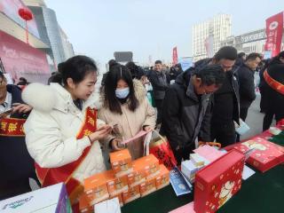 招商银行临沂分行走进兰田智慧物流园开展“3·15”金融消费者权益保护宣传活动