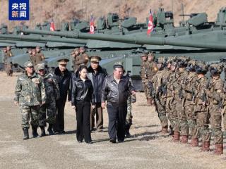 金正恩观摩步兵和坦克兵部队攻击战术演习