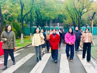 小学生迎来“大同学”！吴家山四小开放日家长亲测校园生活