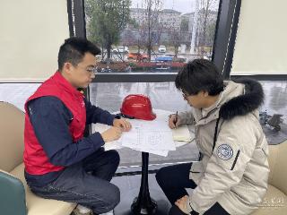 “鄂电红马甲”上门服务校企联合微电网项目