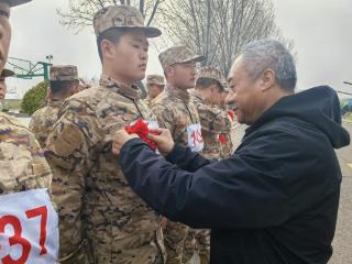 山东服装职业学院领导慰问2026年春季应征入伍学生
