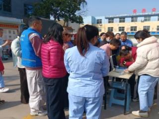 济宁市任城区金城街道兴东社区开展“网格学雷锋 义诊惠民生”志愿服务活动