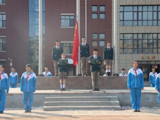 旗耀春城校园 学子情迎大冬