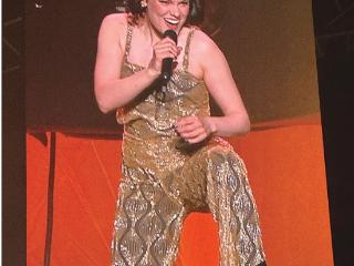 时隔8年再来杭州，“结石姐”Jessie J 昨晚奥体开唱