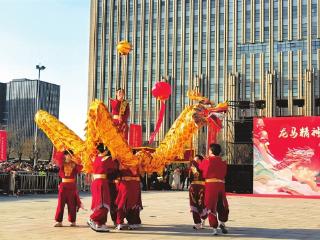 社区联袂献才艺