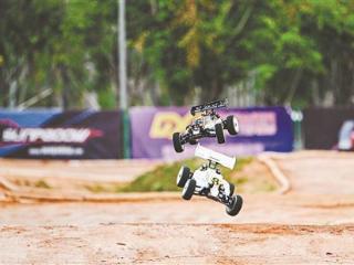 遥控模型赛车上演“速度与激情” 国际车辆模型大赛在厦开幕