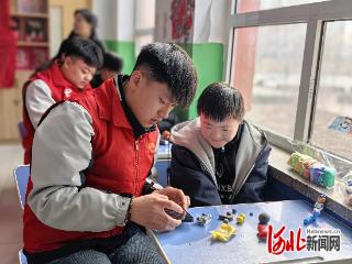 河北隆尧：黏土筑梦 橘光暖心