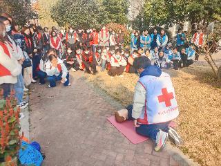 兰山区红十字会 “小白学急救” 培训走进老年公寓