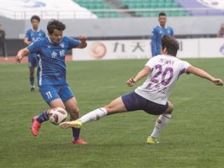 2026杭州城市足球联赛迎来决战日 余杭队2∶0战胜富阳队 捧起冠军奖杯