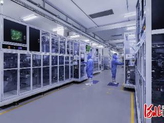 盐碱滩崛起超级电池工厂