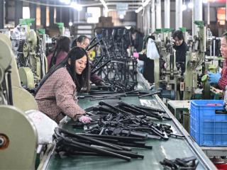 小童车驶向大市场