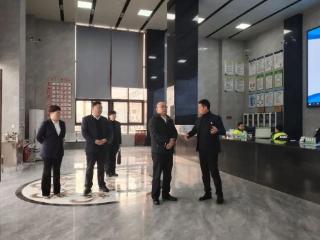 临商银行党委书记、董事长刘成田一行到临沂水果市场考察调研