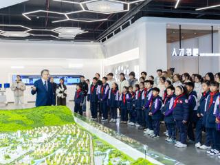 激扬青春力量 李校堃院士在基因药谷宣讲两会精神