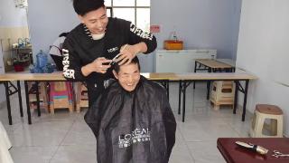 徐家楼街道尚家寨村辖区物业开展便民理发活动