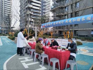 建臻物业公司瑞璟春和项目开展二月二龙抬头义诊义剪活动 邻里同乐守护安康