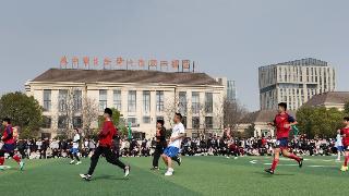 校长当球员为“班超”开赛 这所学校111个班级全“动”起来