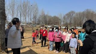 小手种春天，童心护自然 ——奇山小学2021级3班开展“植绿护绿”活动