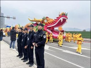温州平阳滨江派出所：坚守“藏蓝”担当圆满完成第十二届划大龙民俗活动安保