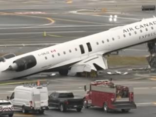 乘客回忆美机场客机和消防车相撞事故：所有人被震得从座位上弹起