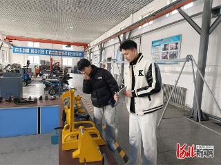 河北建材职业技术学院信息工程系赴秦皇岛锦鸿机械设备加工有限公司调研