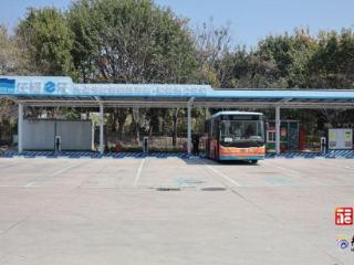 鳌峰洲公交充电站焕新投用 实现光储充一体化能源补给
