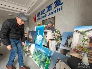 强直“压不弯”的脊梁！通山画师活成了别人的光