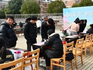 金苑社区举办“春风启‘苑’，职享市集”专场招聘