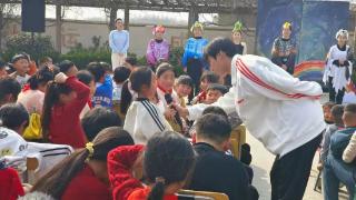 济宁市泗水县高峪镇：戏曲进校园普法 ，守护未成年人平安成长