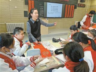 北京通州中小学校长回归教学一线 每学期超40节课精准把握学情