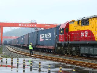 贵州造吉利汽车KD件再启欧洲之旅 3·25中欧班列助力黔货出海再提速