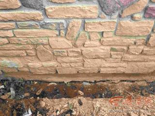 华商记者帮||地面下陷引发渗水开发商迟迟未解决 白鹿溪谷一业主被迫中断装修难入住