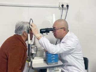 从0.04到0.2的跨越，点亮唯一光明窗口！启东市人民医院眼科成功为糖尿病老人实施复杂前后联合手术