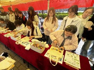 郑州科技学院“心灵印迹”活动解锁大学生解压新方式