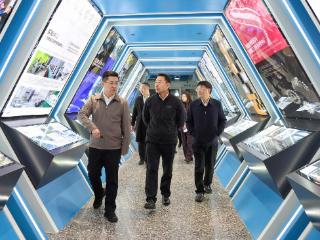 中国高等教育学会副会长姜恩来一行到中原科技学院调研并签署战略合作协议