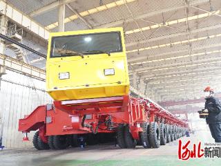 1000吨级机电液一体化运梁车在秦皇岛下线即将发往海外