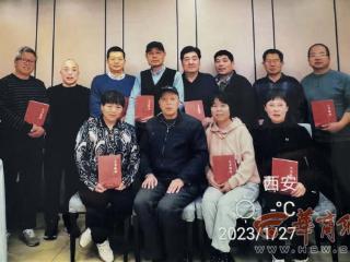 连续四年 86岁班主任都要参加春节期间的学生聚会