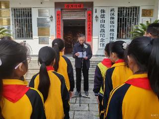 蔡甸区革命传统教育周启动 学子们站在英雄战斗过的地方宣誓