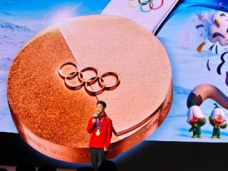 冰雪铸就巅峰 米兰冬奥冠军王心迪讲述“相信的力量”