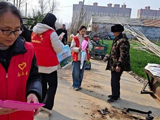 临沭县玉山镇：田间传政策 护好保命田