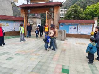 普定县猴场乡：以“三举措”织牢校园交通安全防护网