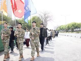 以青春之名“回应”长征精神——浙江安防职业技术学院学子清明祭英烈